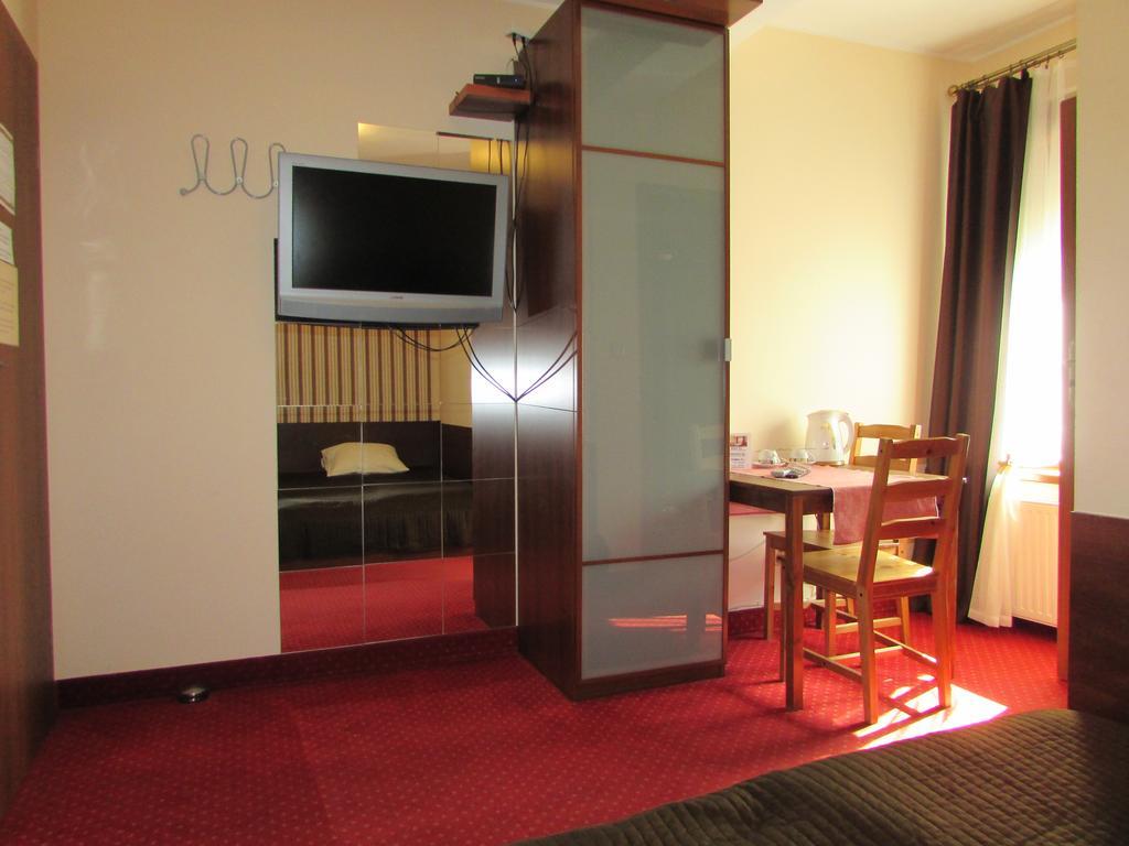 Bed & Breakfast Villa Ventana Poznan City Free Parking Sniadanie W Cenie 3*